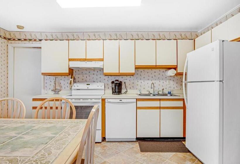 هتل 37534 Lighthouse Rd #202