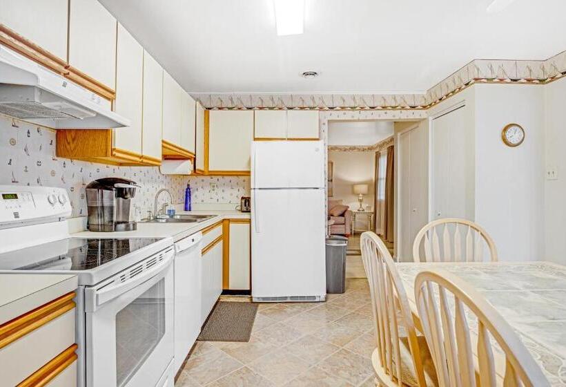 هتل 37534 Lighthouse Rd #202