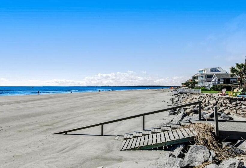 هتل Baby Breezy Tree House