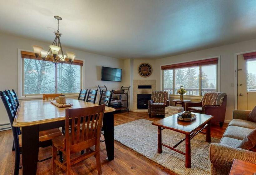 Отель 2502 Pitchfork