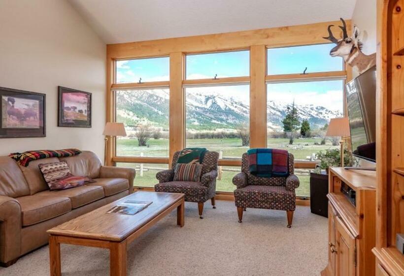 فندق 4412 Mackinaw