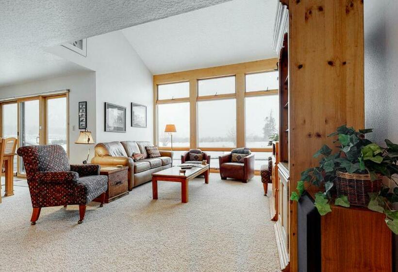 فندق 4412 Mackinaw