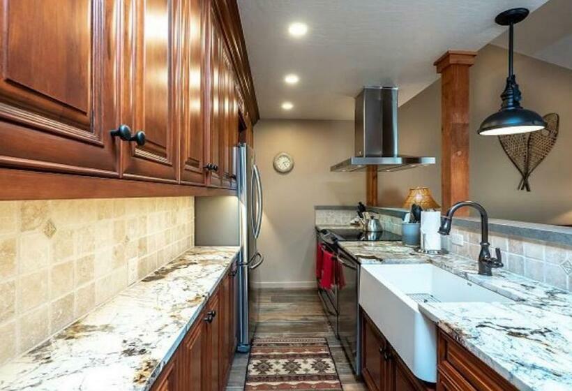 فندق 5123 Foxtail