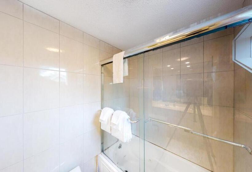 فندق Bromley Village   Clovers 767a