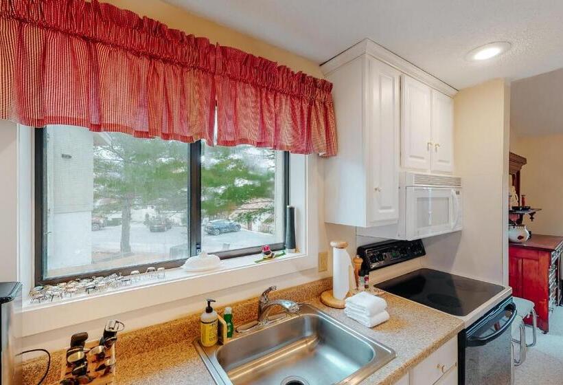 فندق Bromley Village   Clovers 767a