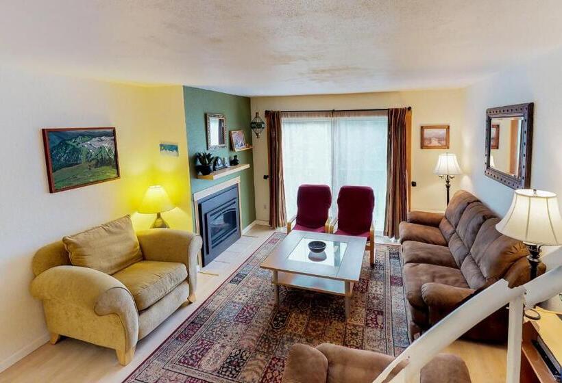 فندق Cozy Crystal Mountain Condo