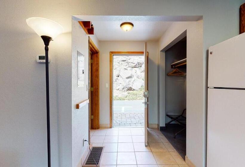 هتل Deschutes Riverside Escape