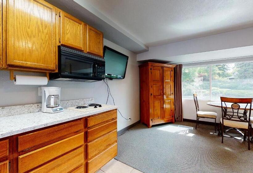 هتل Deschutes Riverside Escape