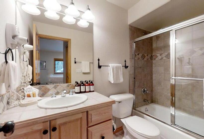 בית מלון כפרי Evergreens 03