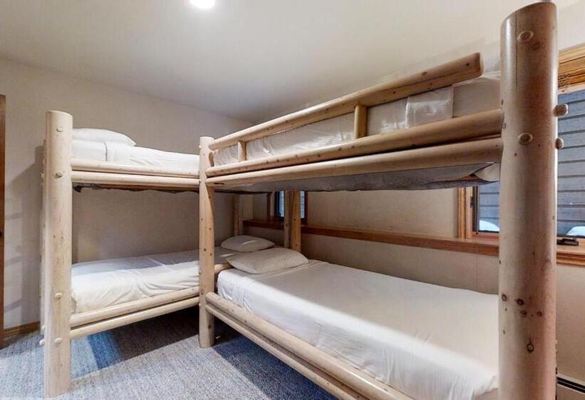 בית מלון כפרי Evergreens 03