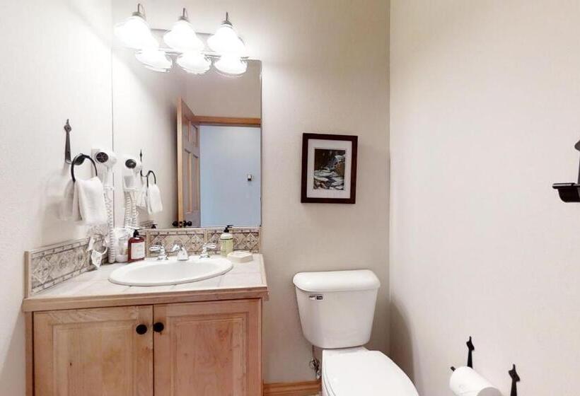 בית מלון כפרי Evergreens 03