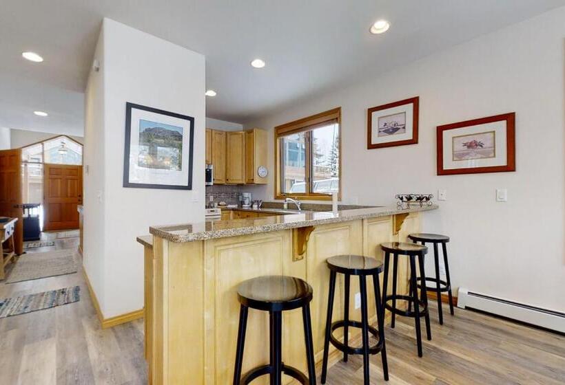 בית מלון כפרי Evergreens 03