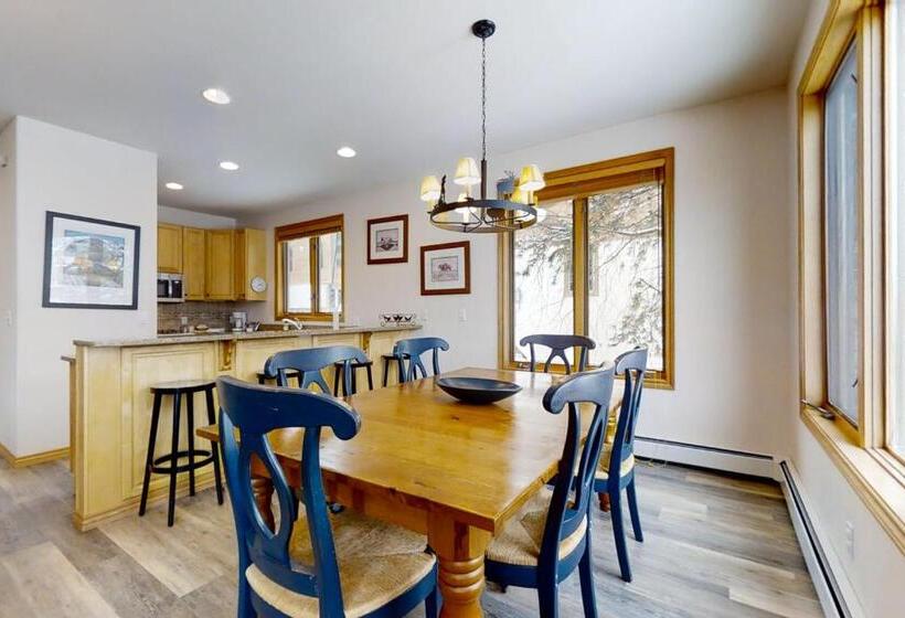 בית מלון כפרי Evergreens 03