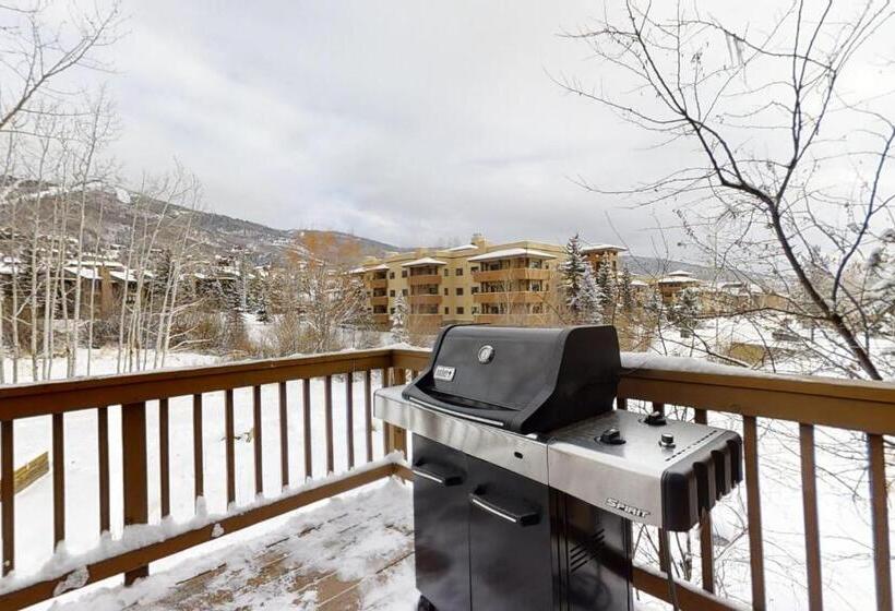 בית מלון כפרי Evergreens 03