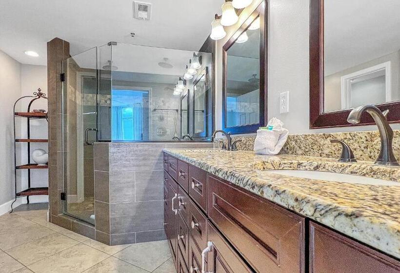 Отель Jade East Towers 720