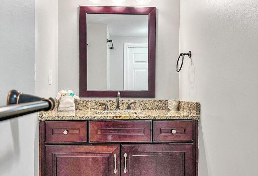 Отель Jade East Towers 720