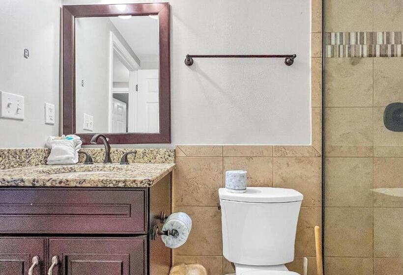 Отель Jade East Towers 720