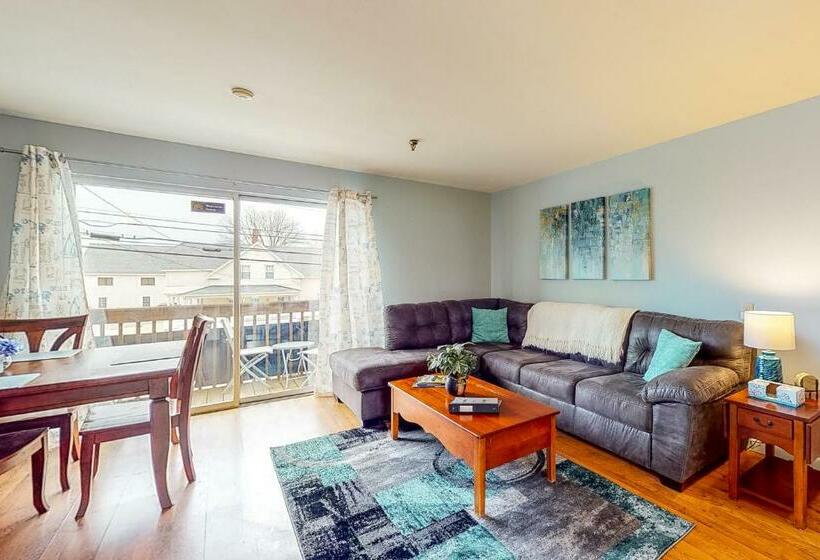 호텔 Lake Winnipesaukee Retreat