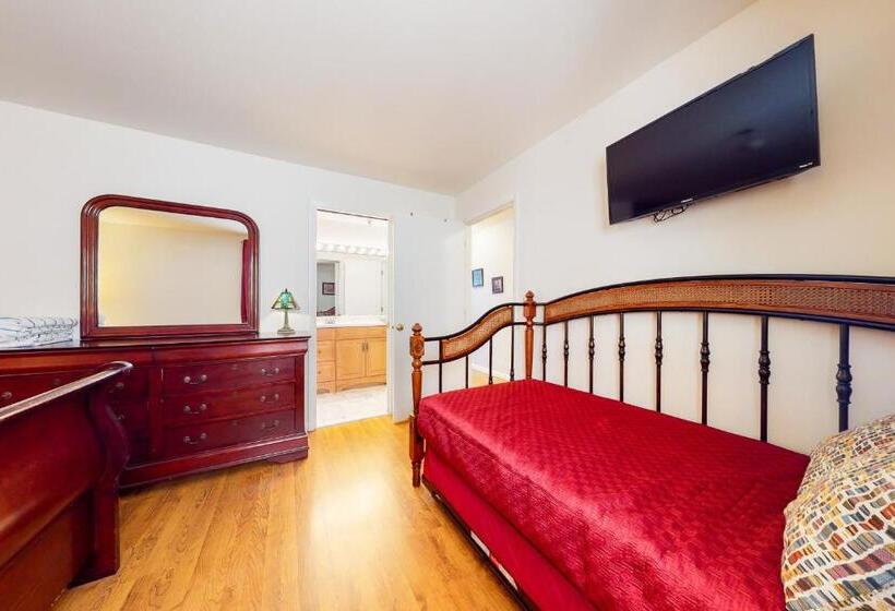 호텔 Lake Winnipesaukee Retreat