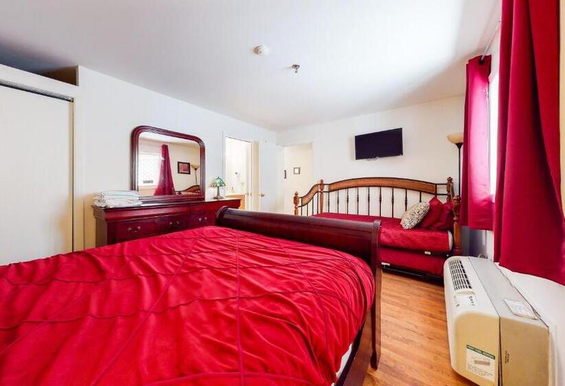 호텔 Lake Winnipesaukee Retreat