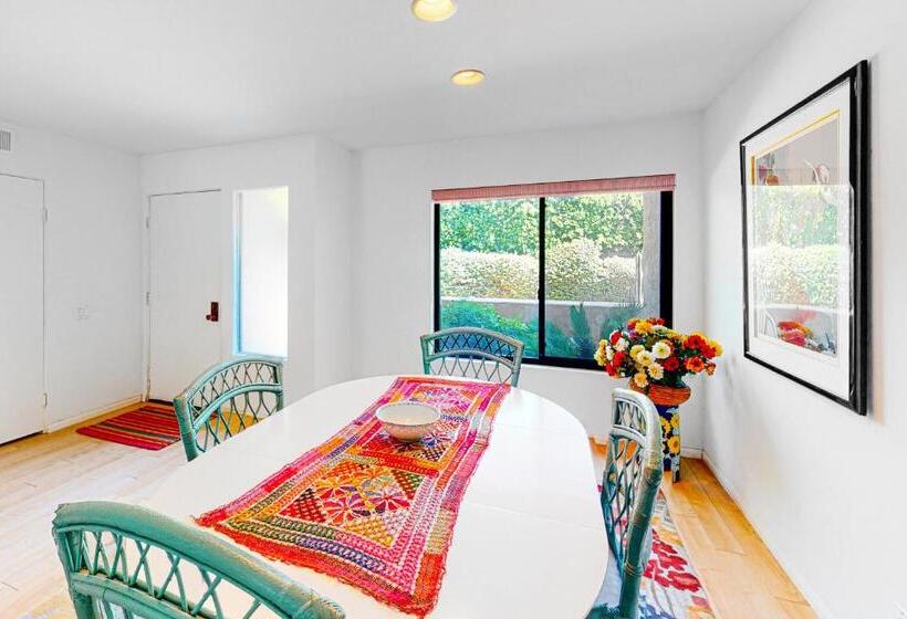 Отель Midtown Mountain View Villa