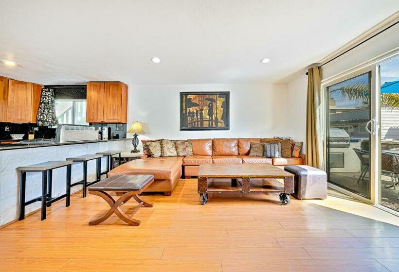 فندق Newport Family Castle