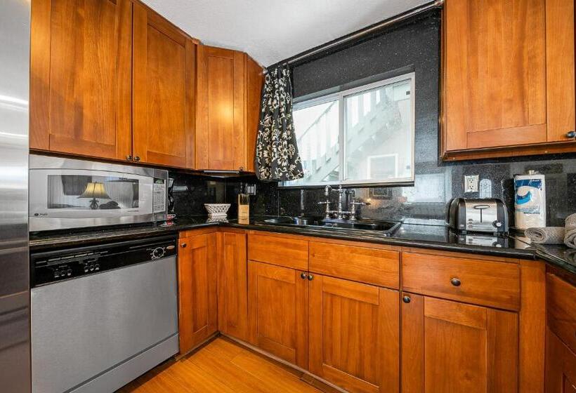 فندق Newport Family Castle