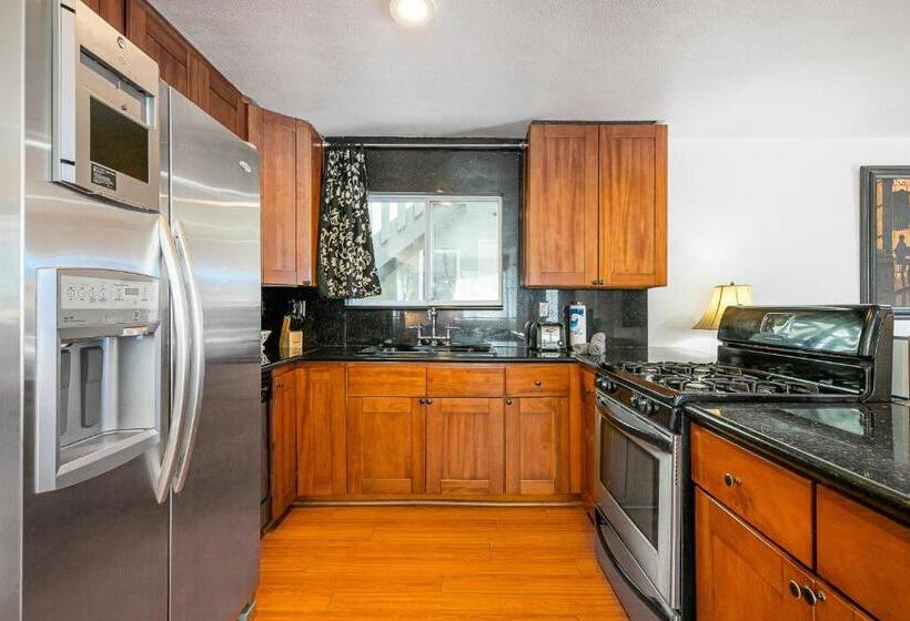 فندق Newport Family Castle