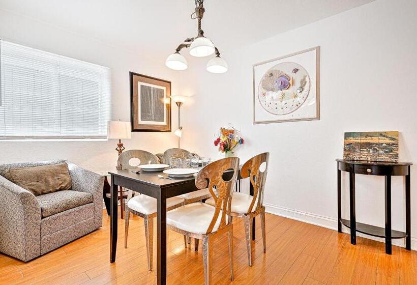 فندق Newport Family Castle