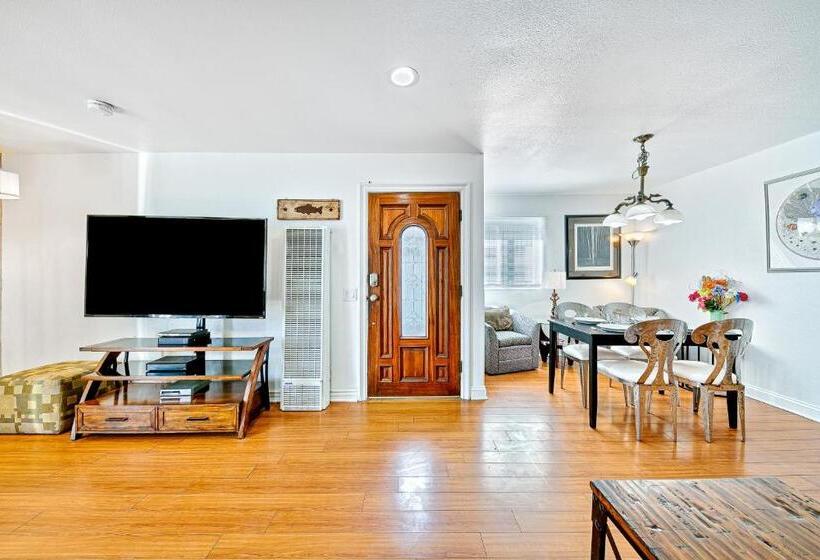 فندق Newport Family Castle