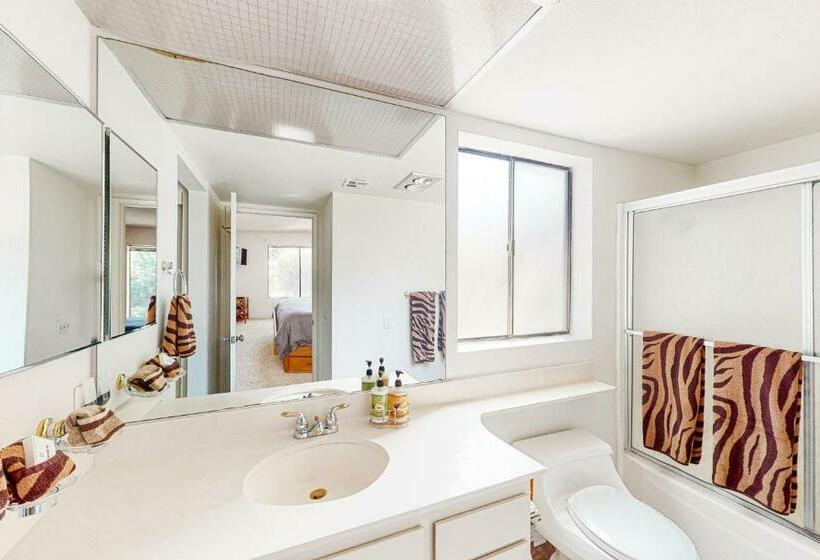 Отель Riviera Garden Villa