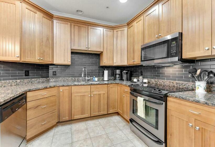 فندق Bend Of The River