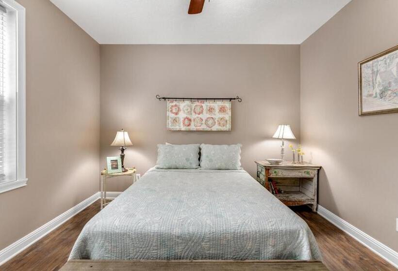 فندق Bend Of The River