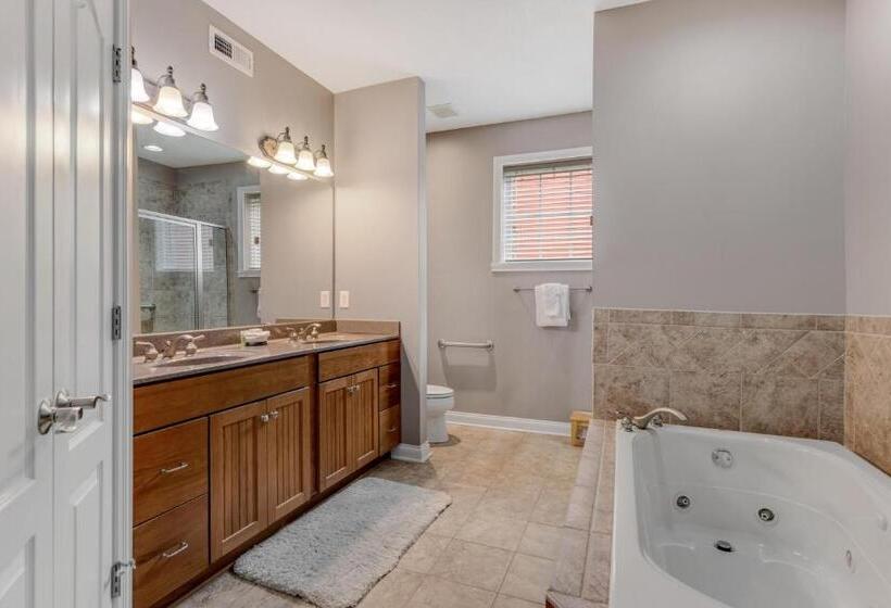 فندق Bend Of The River