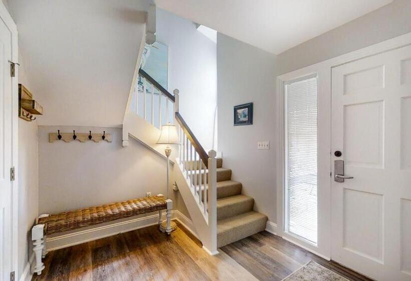 Отель Hickory Cove 8