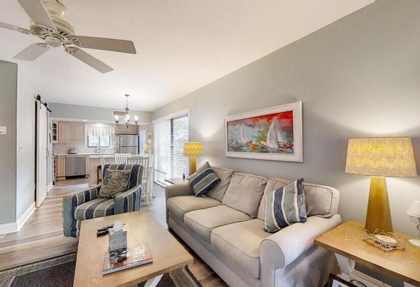 Отель Hickory Cove 8