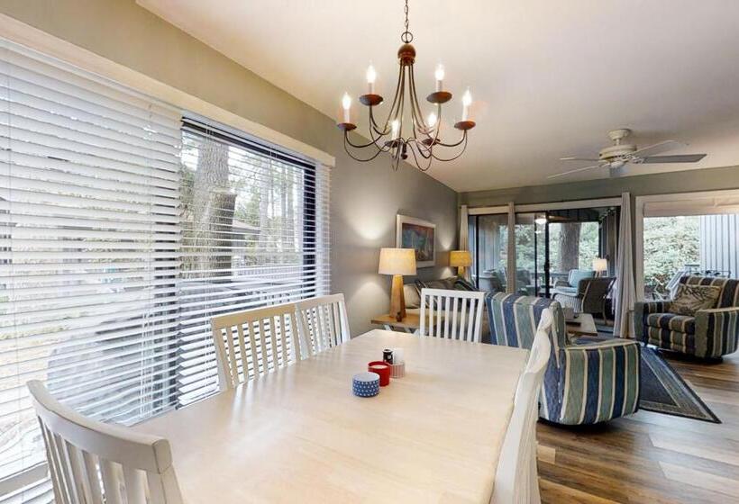 Отель Hickory Cove 8