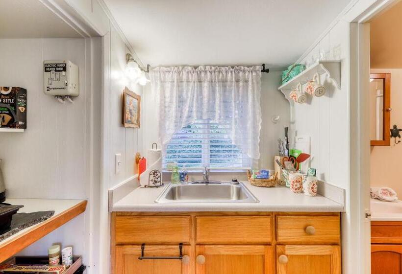 فندق Redwood Roost