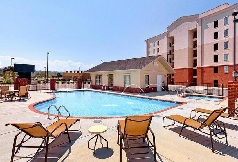 هتل River Crossing 401