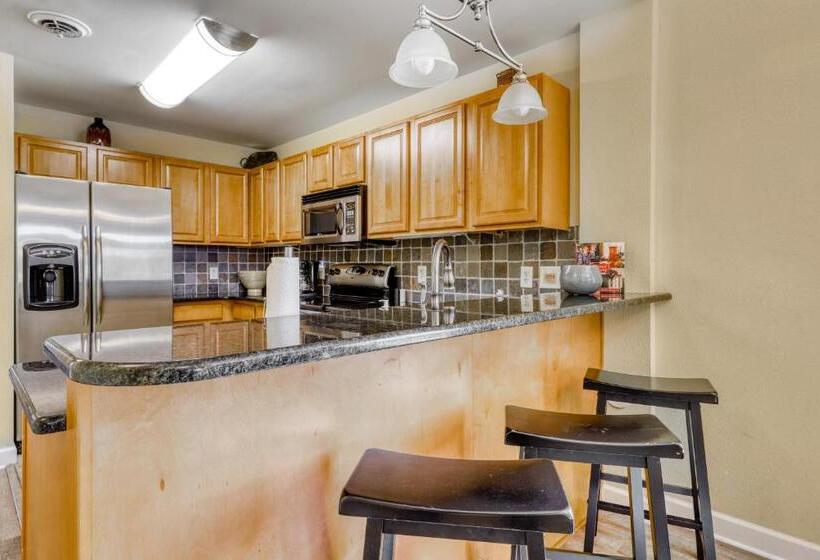 هتل River Crossing 401