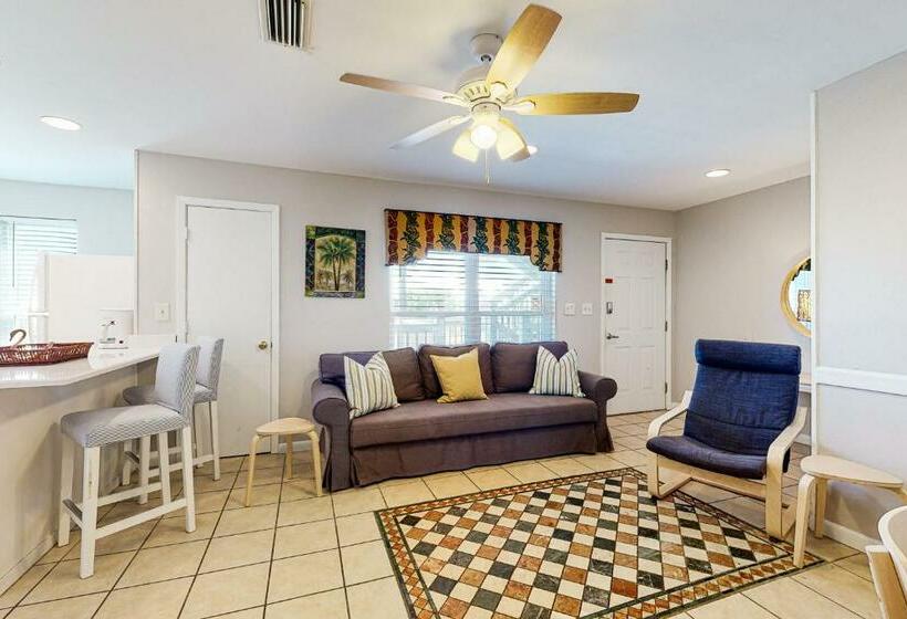 Отель Seahorse 612