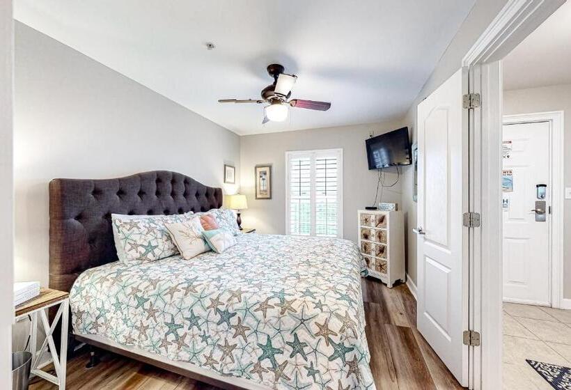 Отель The Indies