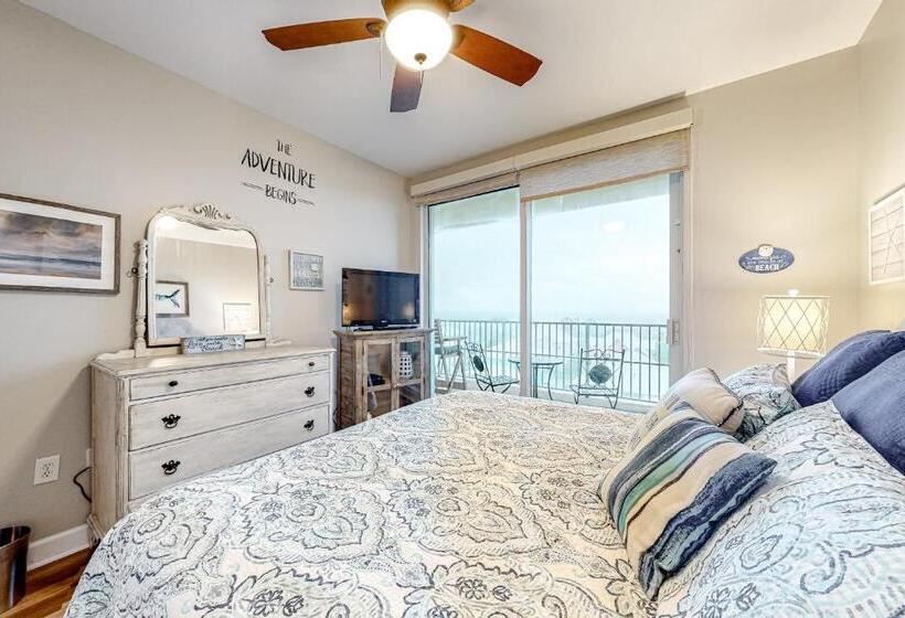 Отель The Indies