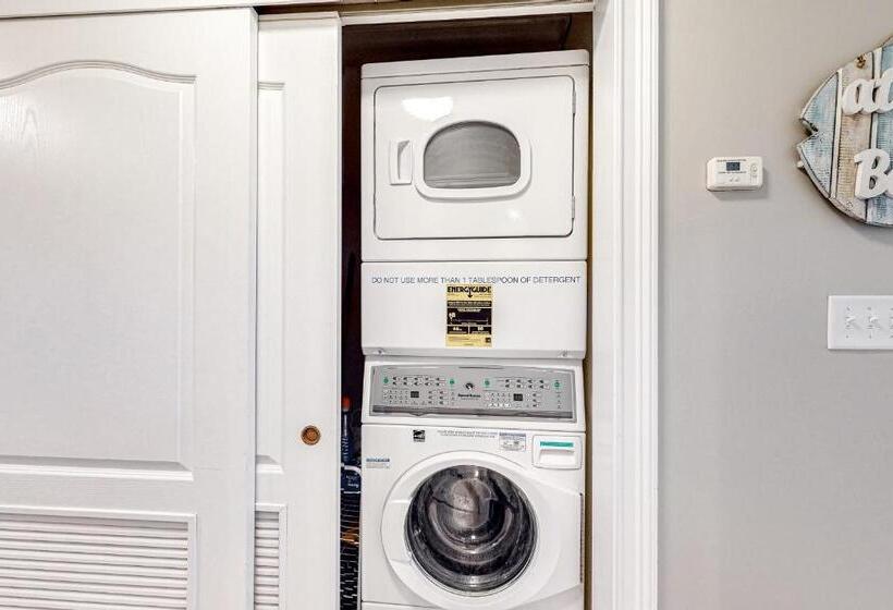 Отель The Indies