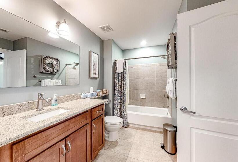 Отель The Indies