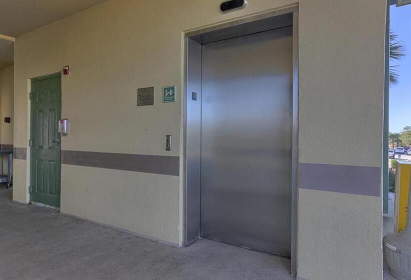 Отель The Indies