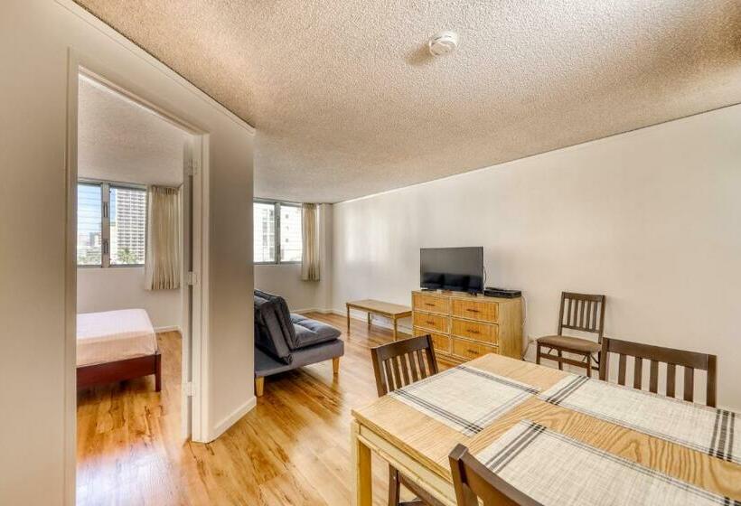 Отель Tradewinds Plaza 801