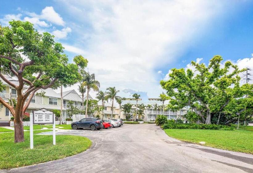 فندق Azure Breeze