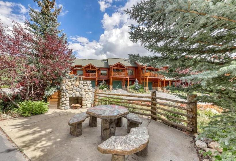 Отель Clover Lane Casa