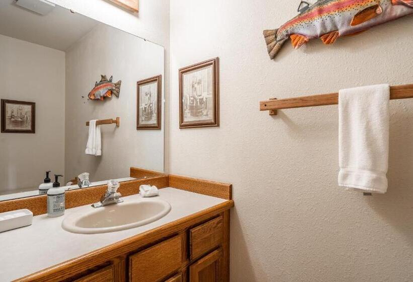 هتل Hidden Village 724